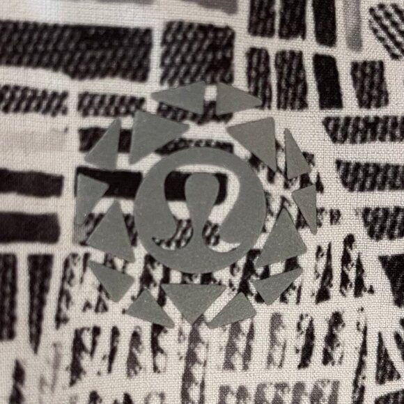 Lululemon Seawheeze Rare Special Edition 2016 2.5 Speed Short Grid Map Blk Wht 8 - Picture 10 of 11